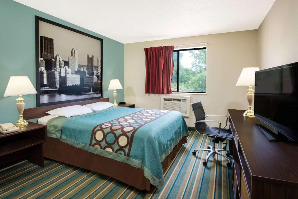 Super 8 by Wyndham Pittsburgh Airport/Coraopolis Area - image 2