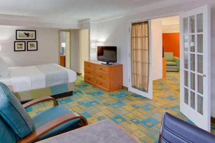 La Quinta Inn by Wyndham Pittsburgh Airport - image 12