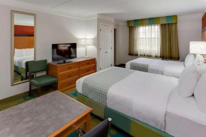 La Quinta Inn by Wyndham Pittsburgh Airport - image 3