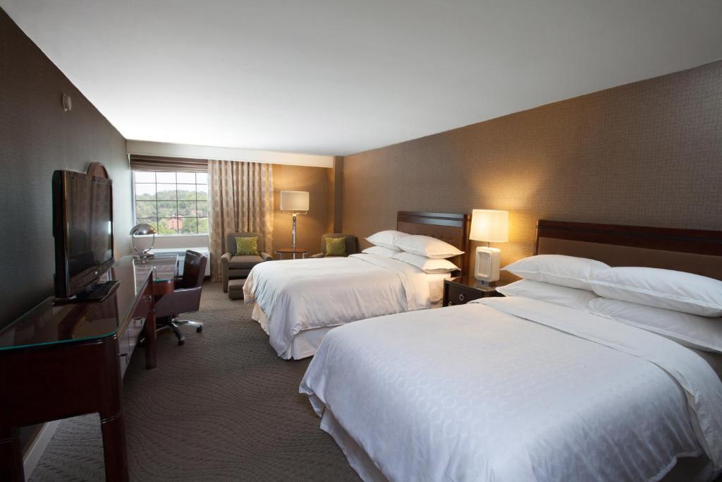 Sheraton Pittsburgh Airport Hotel - image 4