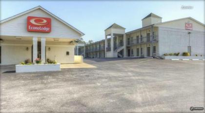 Econo Lodge - image 8