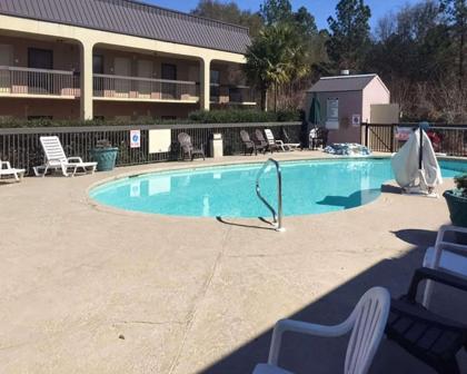 Econo Lodge Cordele - image 5