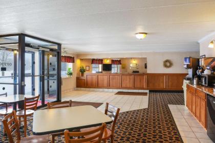 Econo Lodge Darien Lakes - image 11