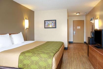 Econo Lodge Darien Lakes - image 14