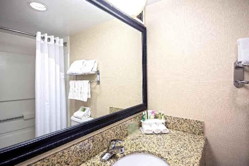 Holiday Inn Express Hotel And Suites Corinth - image 6