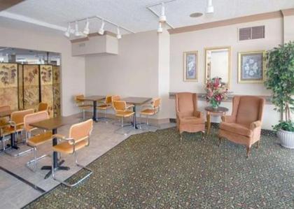 Econo Lodge Corinth - image 5