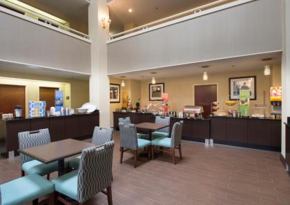 Hampton Inn Cornelia - image 11