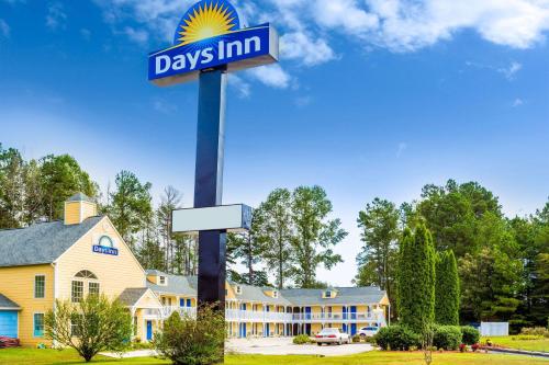 Days Inn by Wyndham Cornelia - image 2