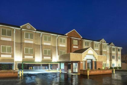 Microtel Inn by Wyndham Lake Norman - image 14