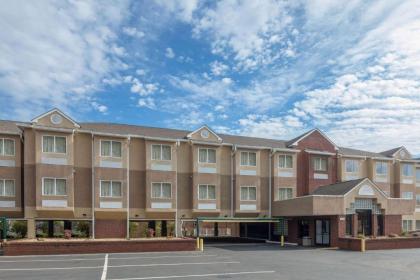 Microtel Inn by Wyndham Lake Norman - image 8