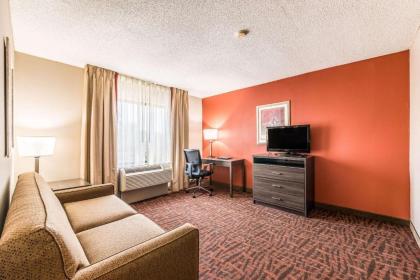 CLARION INN AND SUITES LAKE NORMAN - image 15