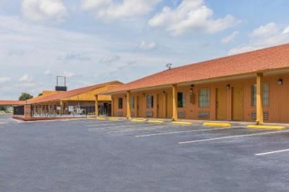 Econo Lodge Cornersville - image 10