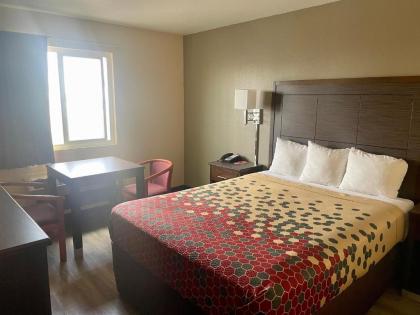 Econo Lodge Inn & Suites Corning - image 3