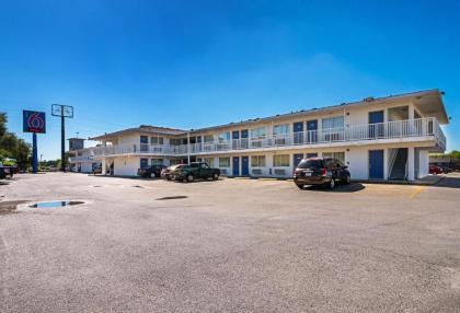 Motel 6-Corpus Christi TX - Northwest - image 1