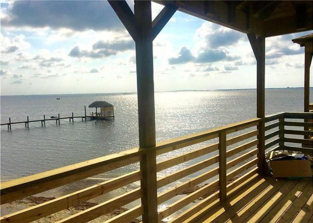 Brand New 3/3! Private fishing pier with dock space! Pool! AMAZING Views! - image 2