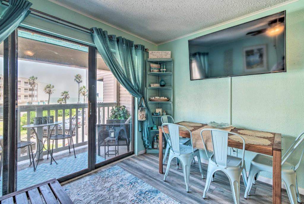 Cozy Corpus Christi Condo with Pool and Beach Access - main image