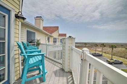 Modern Corpus Beach Condo with Resort Amenities - image 17