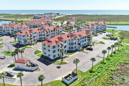 Modern Corpus Beach Condo with Resort Amenities - image 6