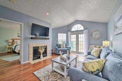 Modern Corpus Beach Condo with Resort Amenities - image 8