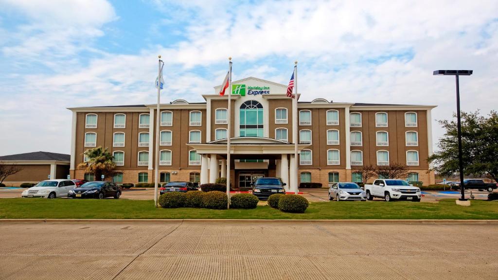 Holiday Inn Express Hotel and Suites Corsicana I-45 an IHG Hotel - main image