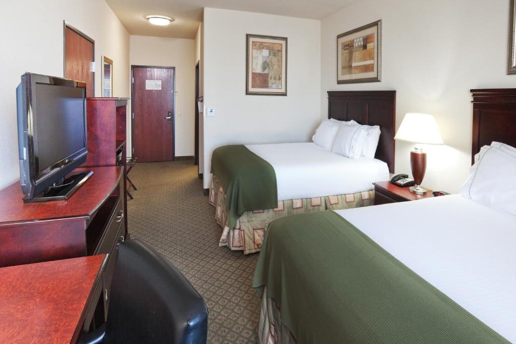 Holiday Inn Express Hotel and Suites Corsicana I-45 an IHG Hotel - image 5