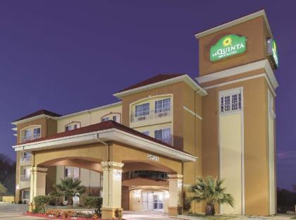 La Quinta Inn & Suites by Wyndham Corsicana - image 11