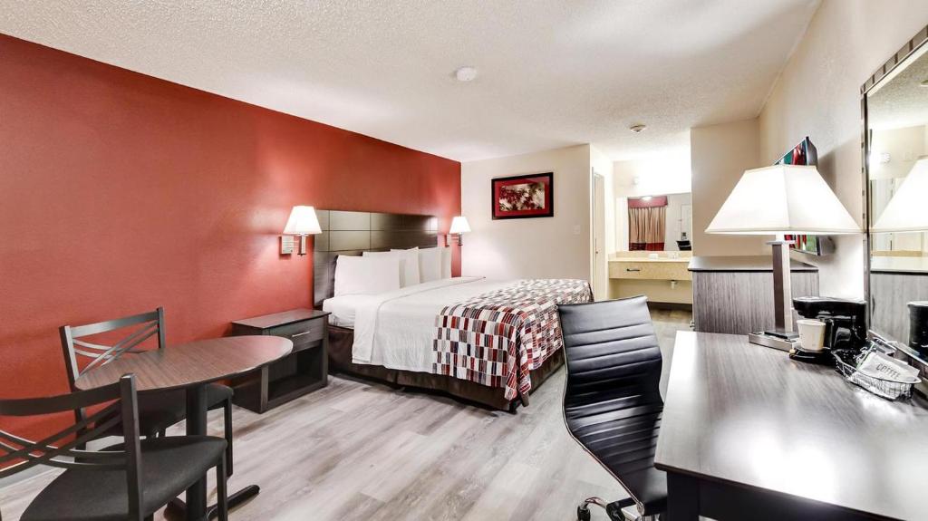 Red Roof Inn Corsicana - image 3