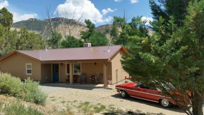 Grizzly Roadhouse Bed and Breakfast - image 11