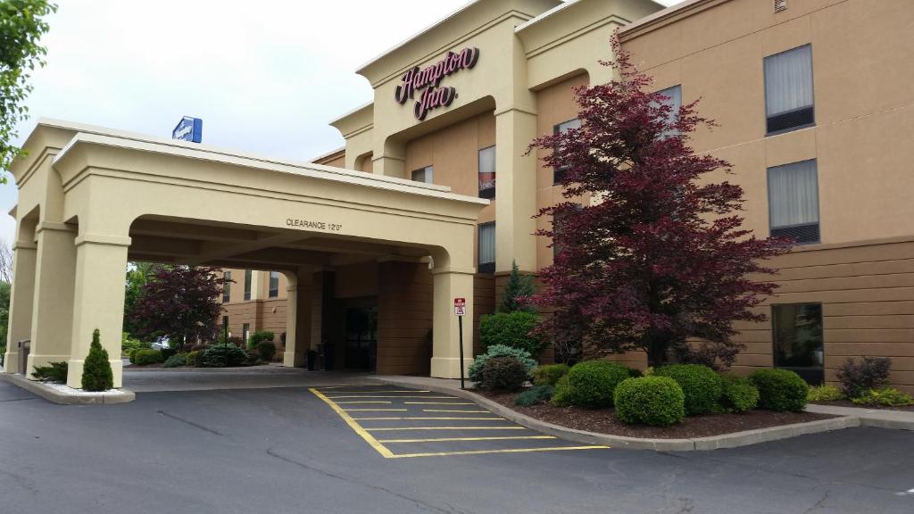 Hampton Inn Cortland - main image