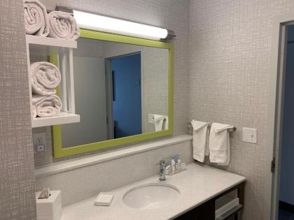 Hampton Inn Cortland - image 13