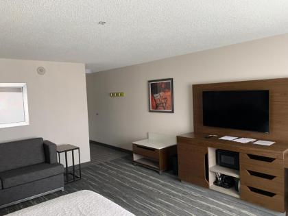 Hampton Inn Cortland - image 6