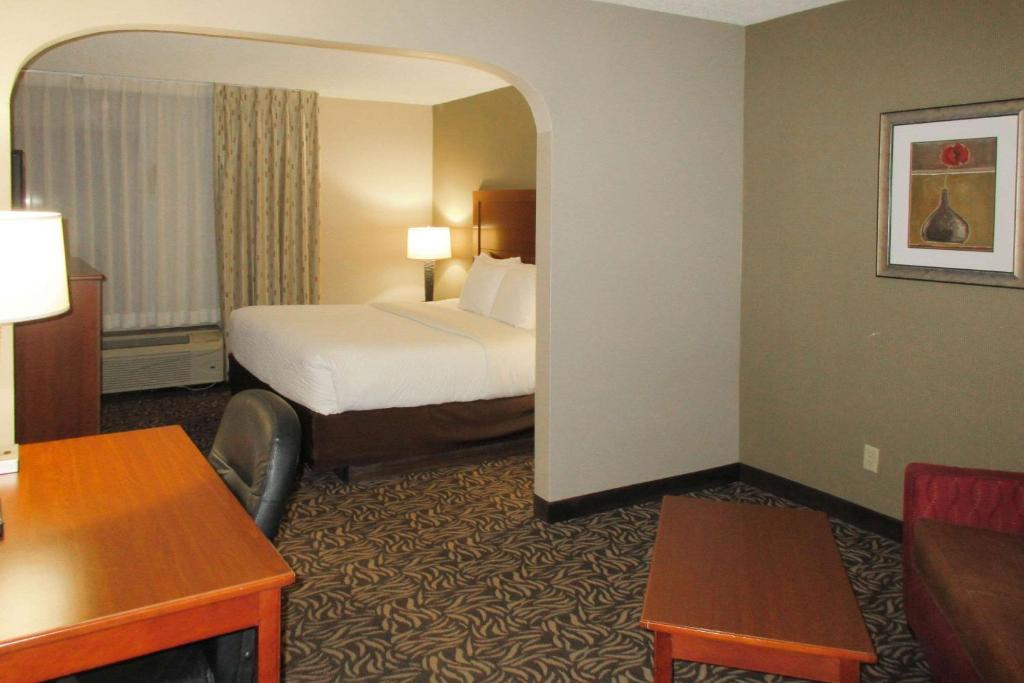 Clarion Inn & Suites - University Area - main image