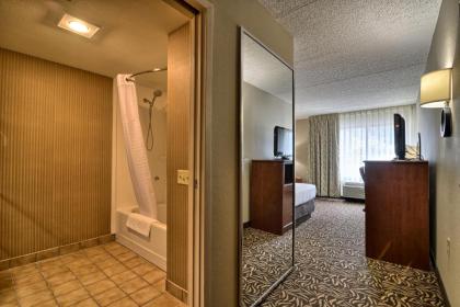 Clarion Inn & Suites - University Area - image 15