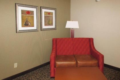 Clarion Inn & Suites - University Area - image 7