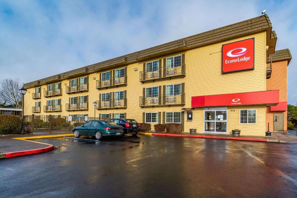 Econo Lodge Inn & Suites Corvallis - main image