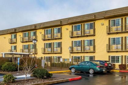 Econo Lodge Inn & Suites Corvallis - image 5