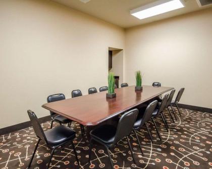 Clarion Pointe by Choice Hotels Corydon - image 11