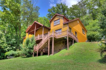 Mystical Creek Pool Lodge