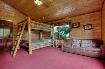 Mystical Creek Pool Lodge #600 by Aunt Bug's Cabin Rentals - image 3