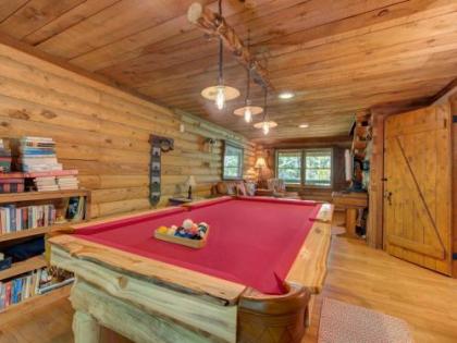 Black Bear Lodge 6 Bedroom Mtn and Waterfall Views Pool Table Sleeps 12 - image 9