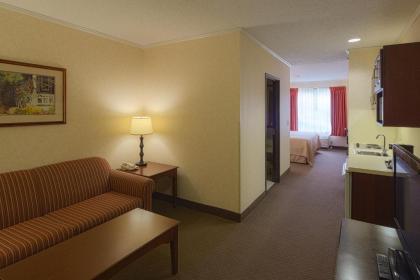 Coshocton Village Inn & Suites - image 3