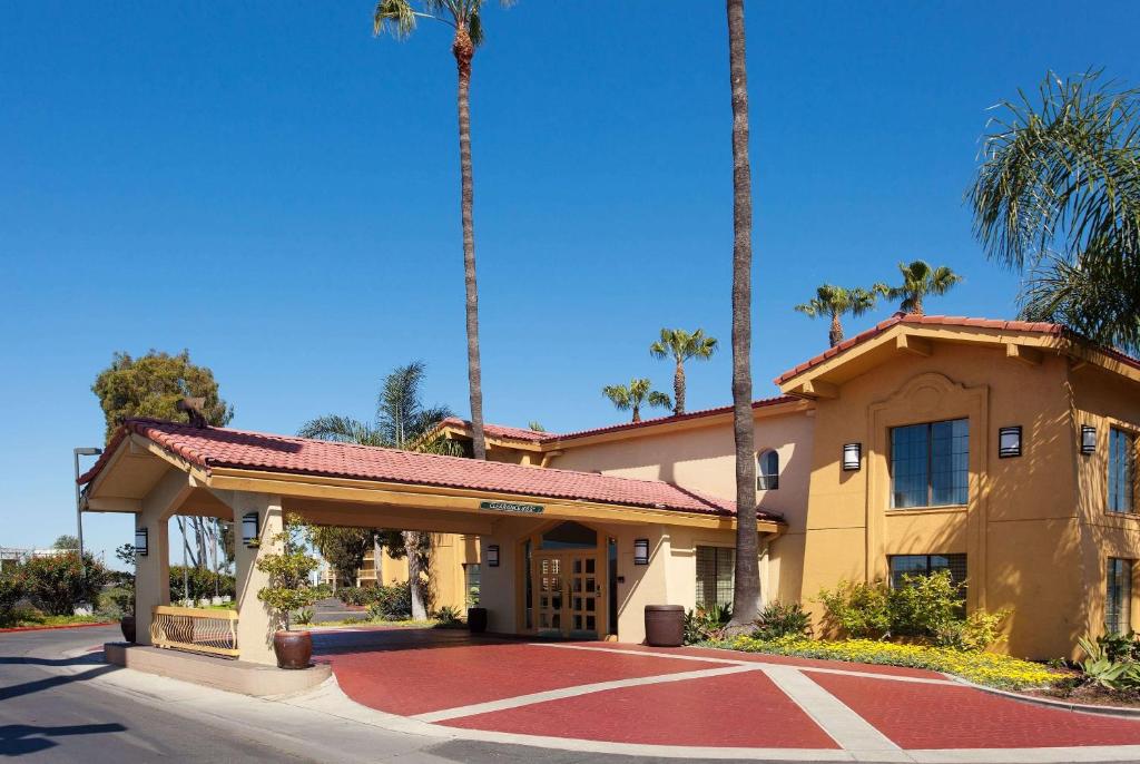 La Quinta Inn by Wyndham Costa Mesa Orange County - main image