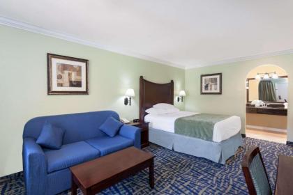 Travelodge by Wyndham Orange County Airport/ Costa Mesa - image 12