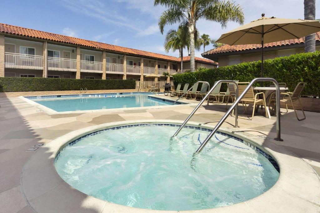 Travelodge by Wyndham Orange County Airport/ Costa Mesa - image 7