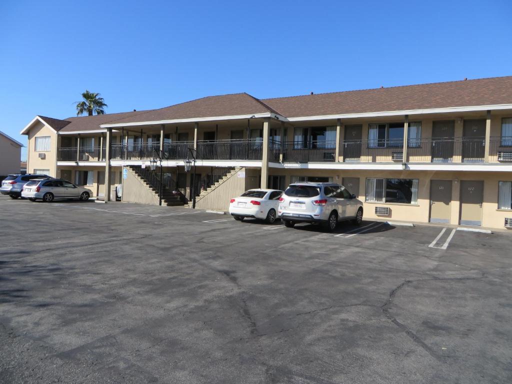 Sandpiper Motel - image 3