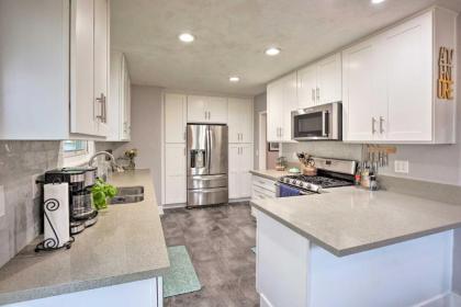 Costa Mesa Family Home Near Beaches and Disney! - image 8