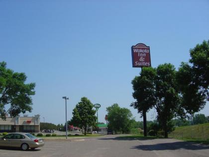 Wakota Inn and Suites - image 8