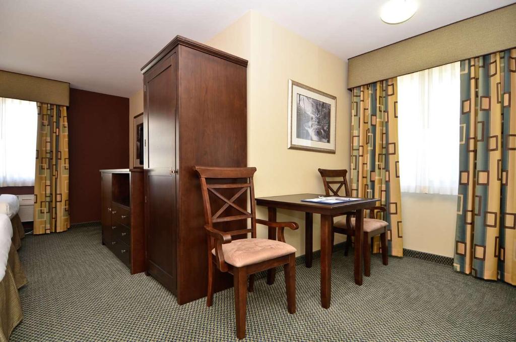 Best Western Cottage Grove Inn - image 5