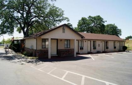 Travelers Motel - image 10