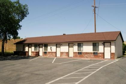 Travelers Motel - image 9